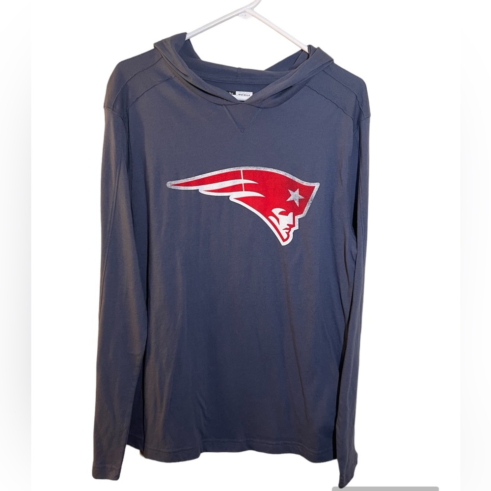 NFL New England Patriots Football long sleeve hooded pullover shirt Men’s size M